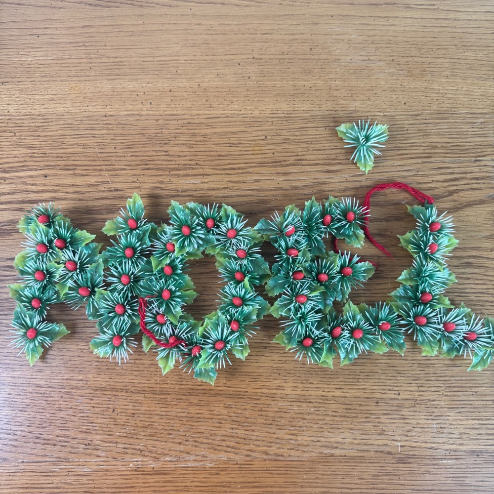Vintage Holly Berry NOEL Letters Christmas Decoration Made‎ in Hong Kong